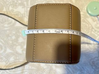 Mini bolso bombonera Uterqüe piel topo