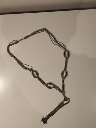Collar largo plateado con eslabones