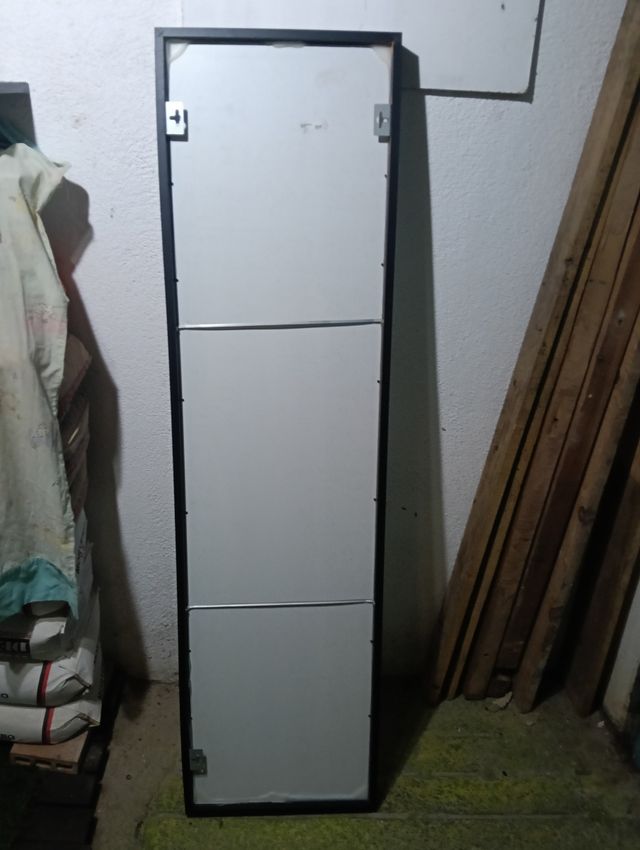 Espejo de pie negro y dorado