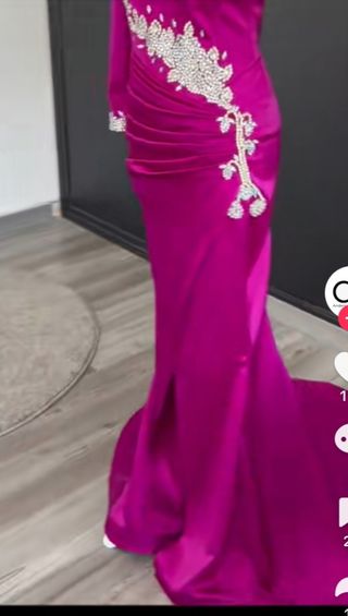Vestido fiesta berenjena de pedrería