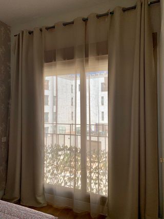 Cortinas beige y transparentes