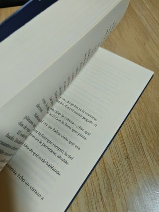 Los del medio de Kirsty Applebaum. Como nuevo