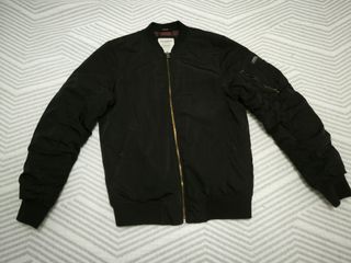 Cazadora Bomber Pull&Bear.