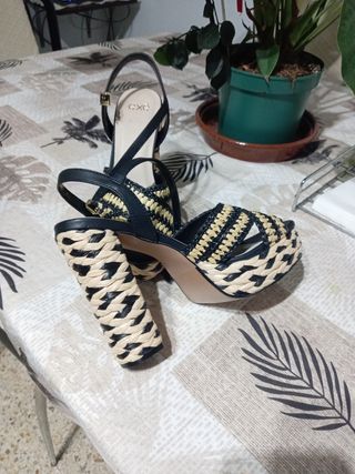 Sandalias Exé Talla 38 Nuevas
Compradas por error 