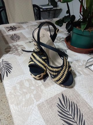 Sandalias Exé Talla 38 Nuevas
Compradas por error 