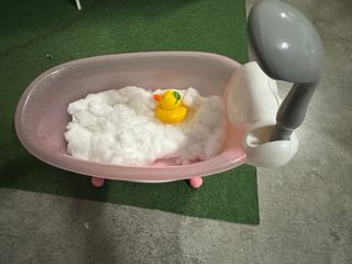 Bañera para muñecas con luz y sonido