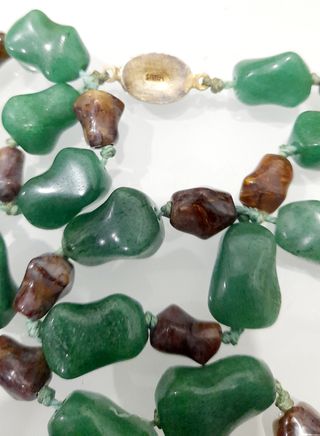 Collar de piedras Jade 