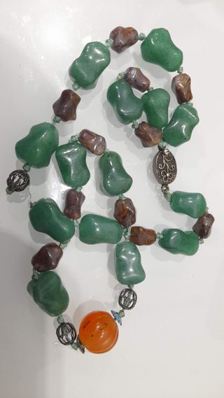 Collar de piedras Jade 