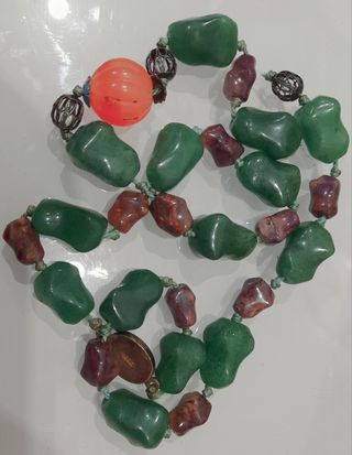 Collar de piedras Jade 
