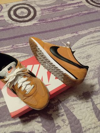 Nike Pacific Zapatillas Naranja y Negro