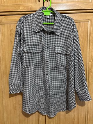 Camisa blanco y negro
Talla XL