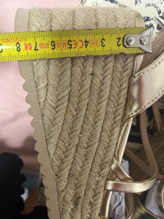 Sandalias doradas ALTA MODA talla 36