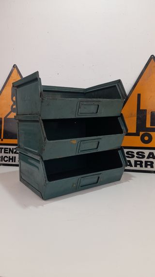 Cassette porta attrezzi vintage in metallo