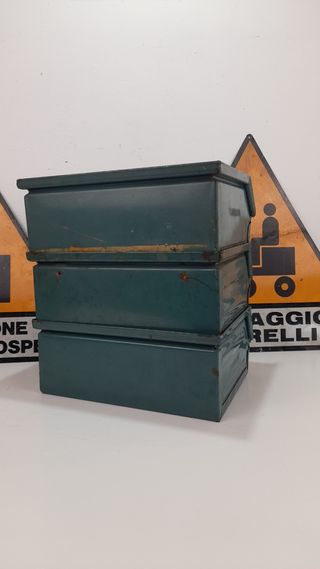 Cassette porta attrezzi vintage in metallo