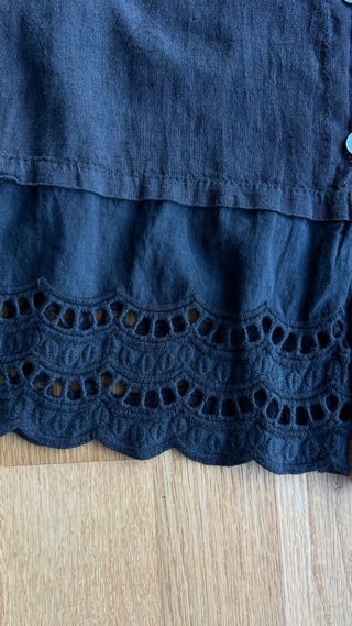 Blusa volantes encaje gris marengo “Mulaya”
