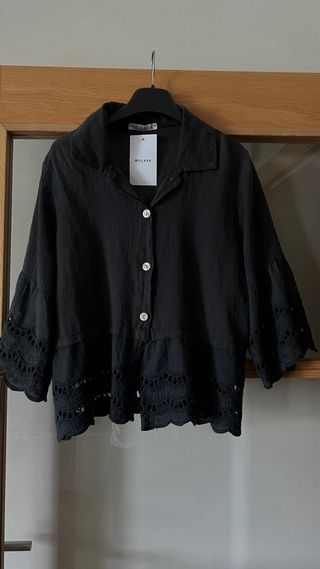 Blusa volantes encaje gris marengo “Mulaya”