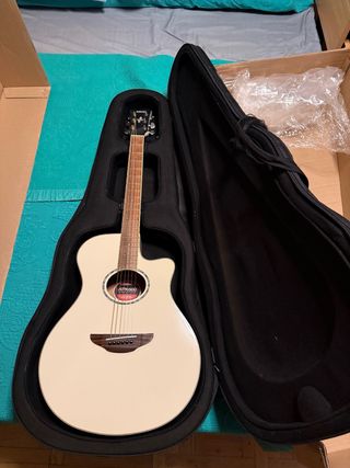 Guitarra Yamaha APX600 Electroacústica