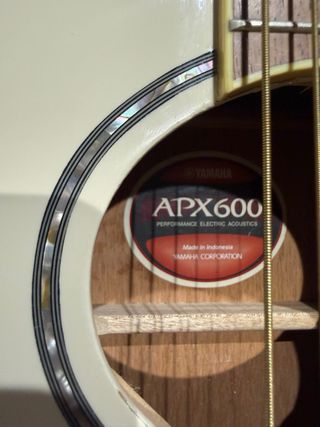 Guitarra Yamaha APX600 Electroacústica