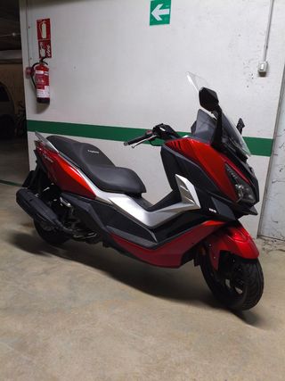 Moto 125cc Sym Cruisym Roja