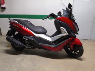 Moto 125cc Sym Cruisym Roja