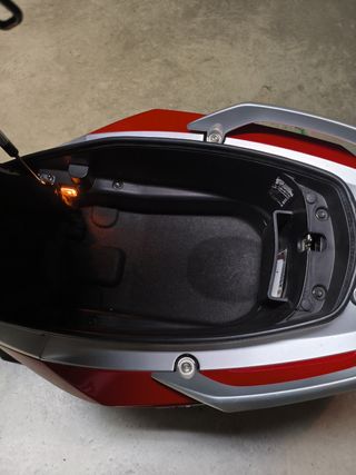 Moto 125cc Sym Cruisym Roja