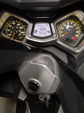 Moto 125cc Sym Cruisym Roja