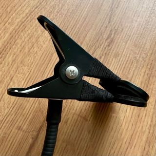 Soporte flexible con pinza para móvil