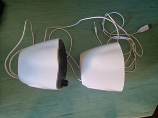 Altavoces Logitech Negros y Blancos