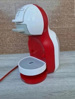 Cafetera Dolce Gusto Roja y Blanca