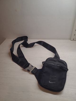 Riñonera Nike Negra