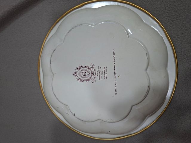 Ciotola in bronzo e piastra metallica inglese