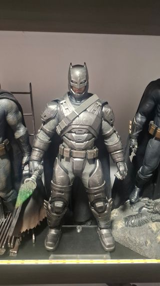Hot Toys Batman Armored Figura Coleccionista