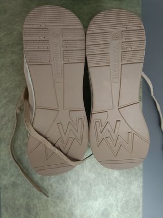 Zapatos de mujer beige y marrón