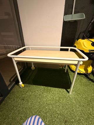 Mesa auxiliar con ruedas metal y madera