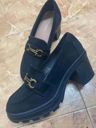 Mocasines NUEVOS 36 Negros Mujer Tacón