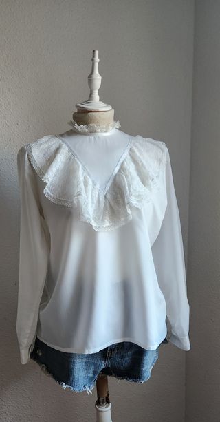 Blusa Vintage Blanca con Encaje