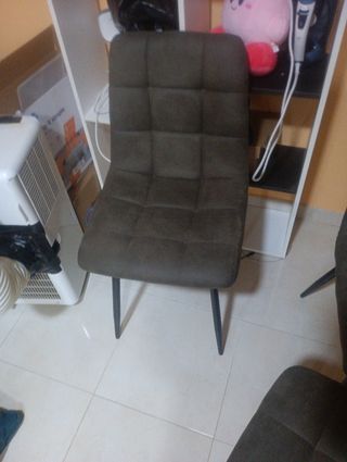 Juego de 4 sillas de comedor en perfecto estado!