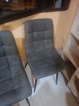 Juego de 4 sillas de comedor en perfecto estado!