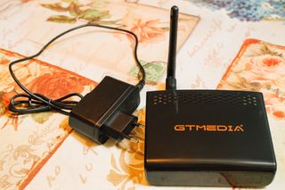 Receptor Satélite GTMedia + adaptador (funcionando