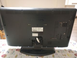 Televisor Philips para reparar, con mando, soporte