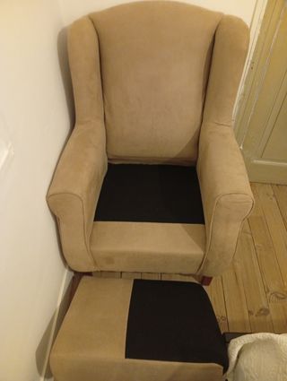 Sofá orejero beige de tela