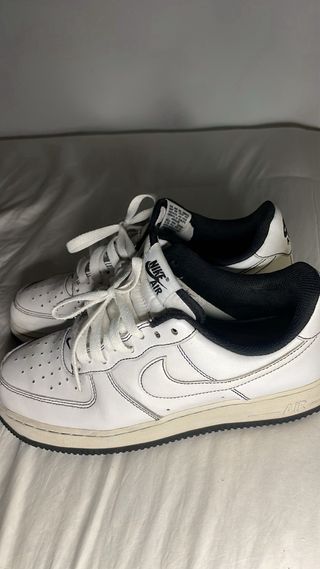 Nike Air Force 1 Blancas con Costuras Negras
