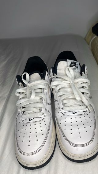 Nike Air Force 1 Blancas con Costuras Negras