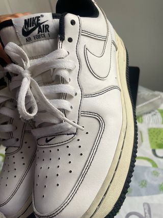 Nike Air Force 1 Blancas con Costuras Negras