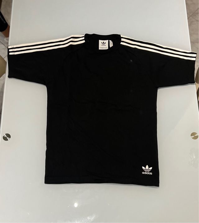 Maglietta Adidas nera con strisce Taglia S