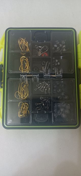 Caja de pesca con accesorios
