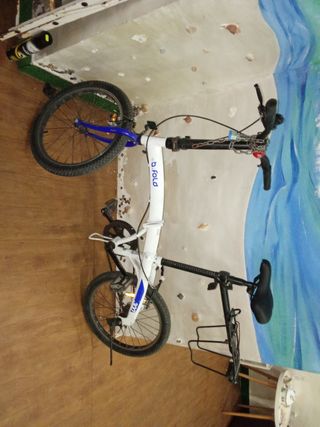 Bicicleta plegable blanca