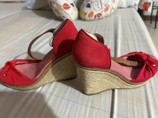 Sandalias Tommy Hilfiger Rojas y Marrones