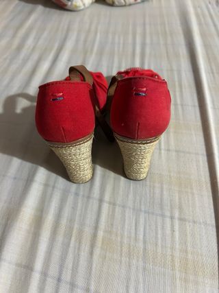 Sandalias Tommy Hilfiger Rojas y Marrones