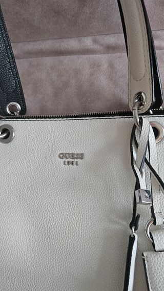 Bolso Guess Negro y Blanco con Tachuelas